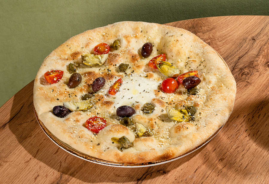 Фокачча с артишоками, лечино и каперсами